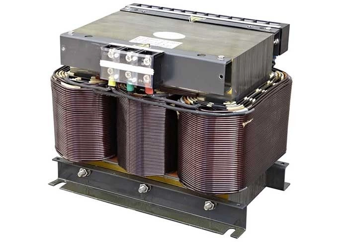 Transformador automático trifásico de 120 kVA